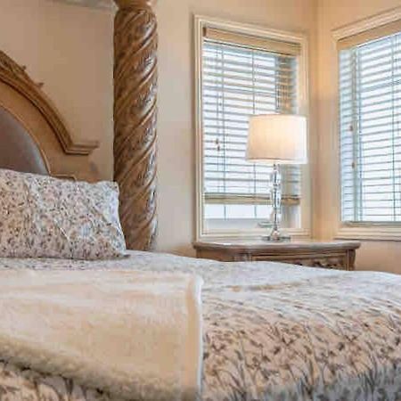 2500 Sq House In Springbank Hill Bl 261818 Villa YYC Exteriör bild