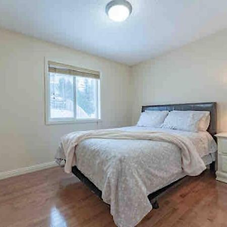2500 Sq House In Springbank Hill Bl 261818 Villa YYC Exteriör bild