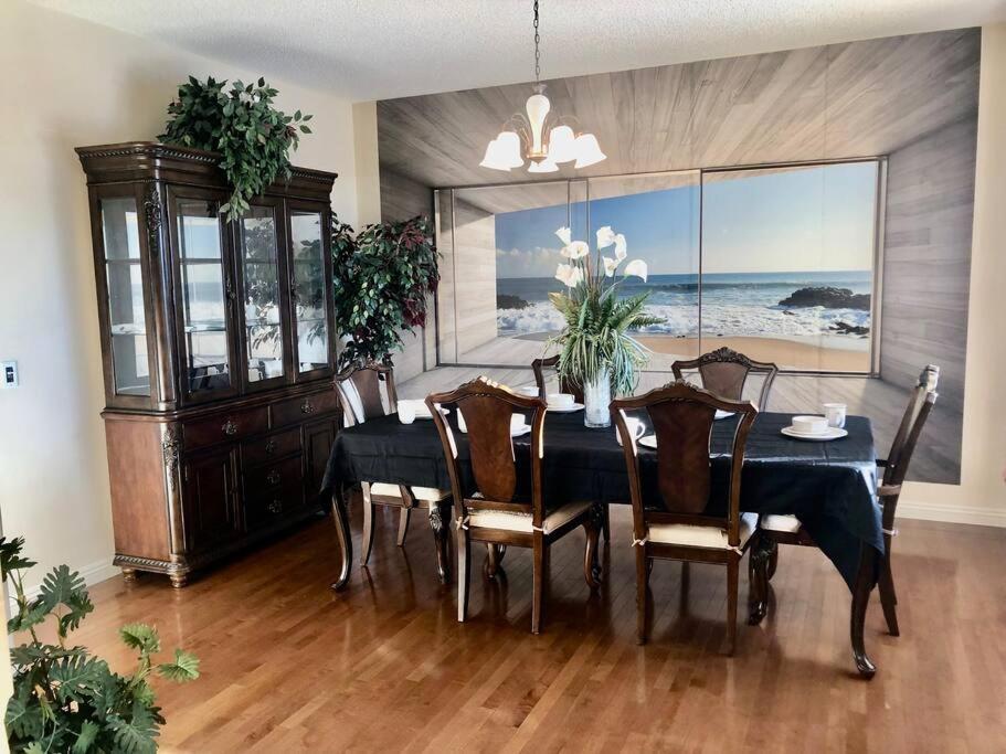2500 Sq House In Springbank Hill Bl 261818 Villa YYC Exteriör bild