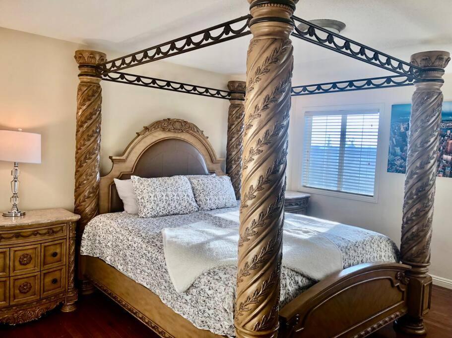 2500 Sq House In Springbank Hill Bl 261818 Villa YYC Exteriör bild