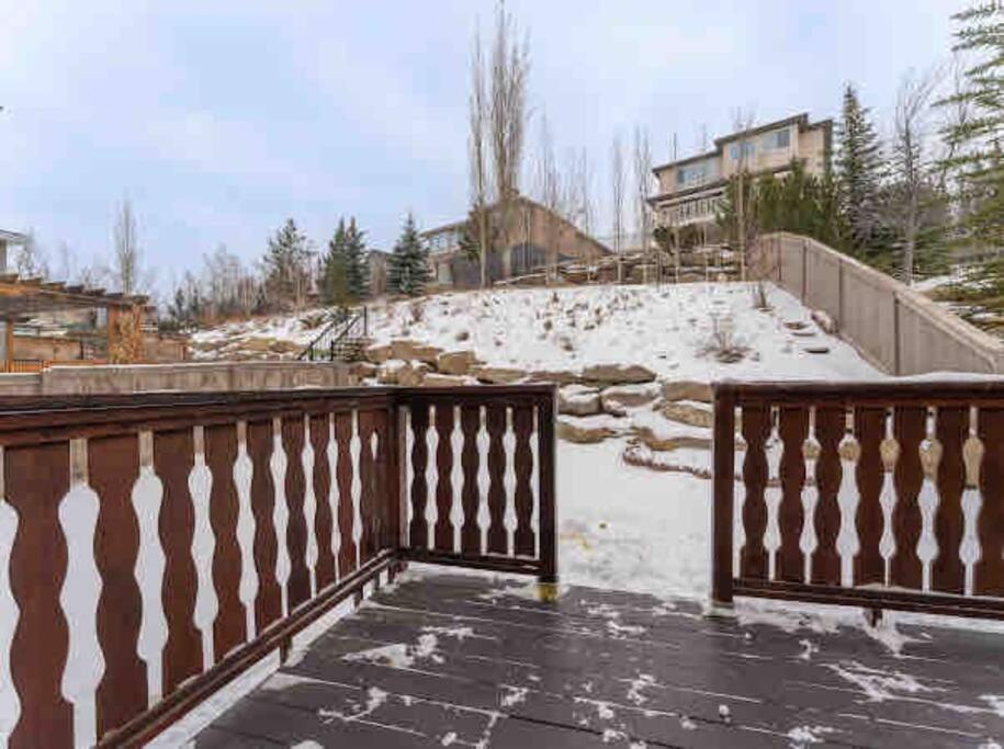 2500 Sq House In Springbank Hill Bl 261818 Villa YYC Exteriör bild
