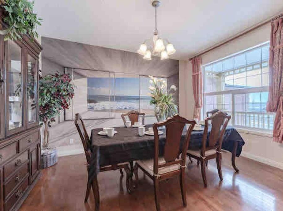 2500 Sq House In Springbank Hill Bl 261818 Villa YYC Exteriör bild