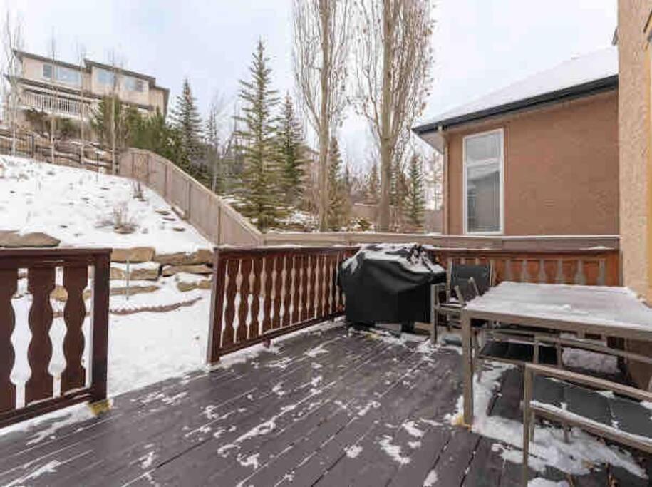 2500 Sq House In Springbank Hill Bl 261818 Villa YYC Exteriör bild