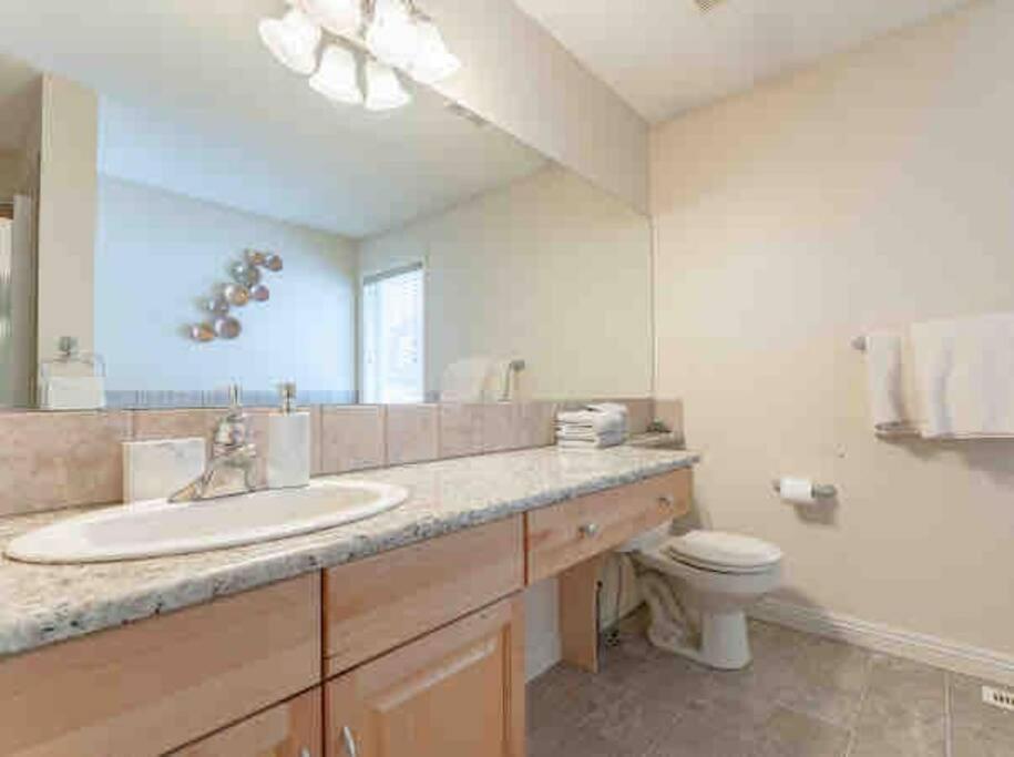 2500 Sq House In Springbank Hill Bl 261818 Villa YYC Exteriör bild